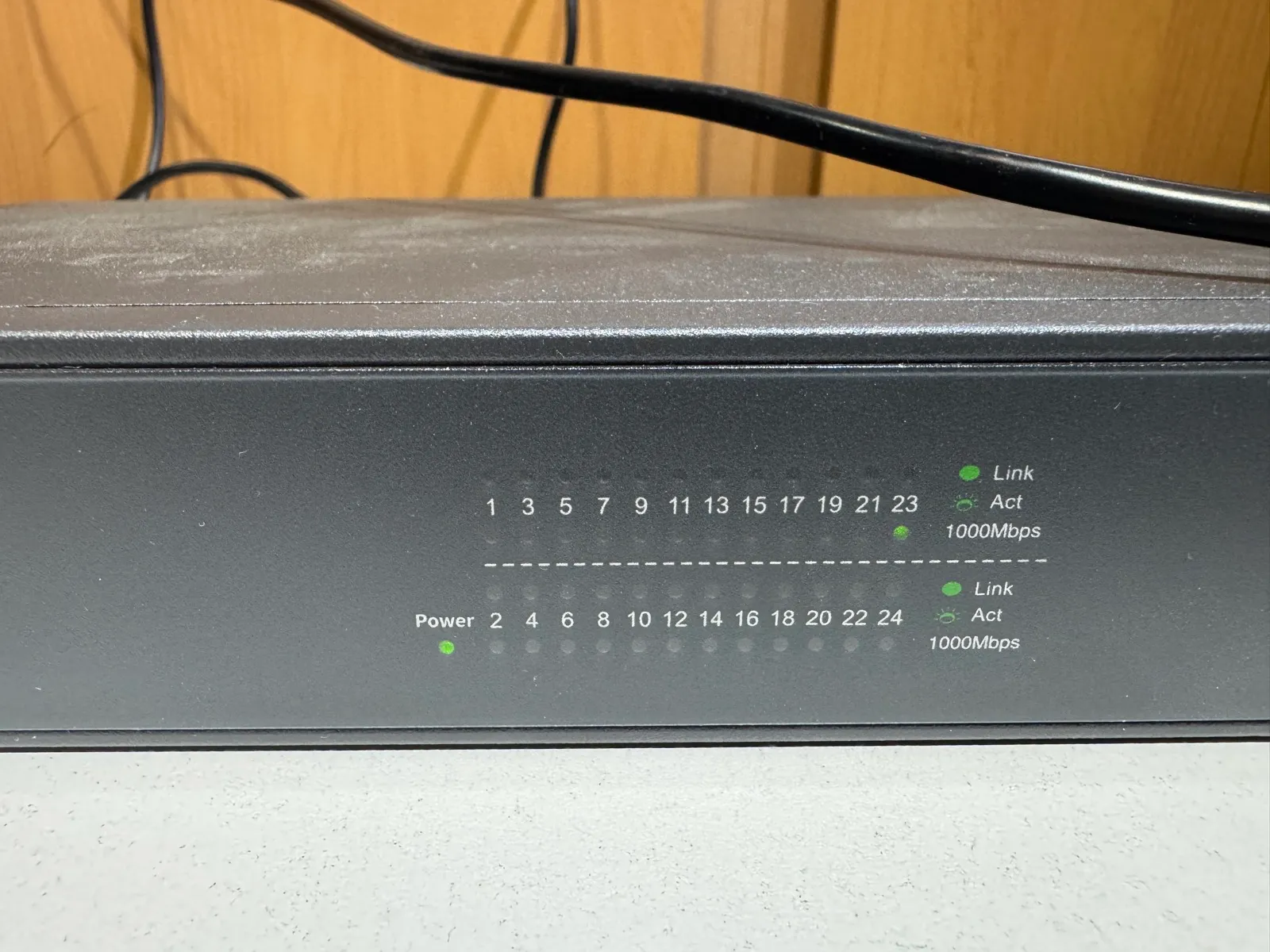 TP-Link 24-Port Gigabit Ethernet Unmanaged Switch (TL-SG1024) - Gallery Image 2