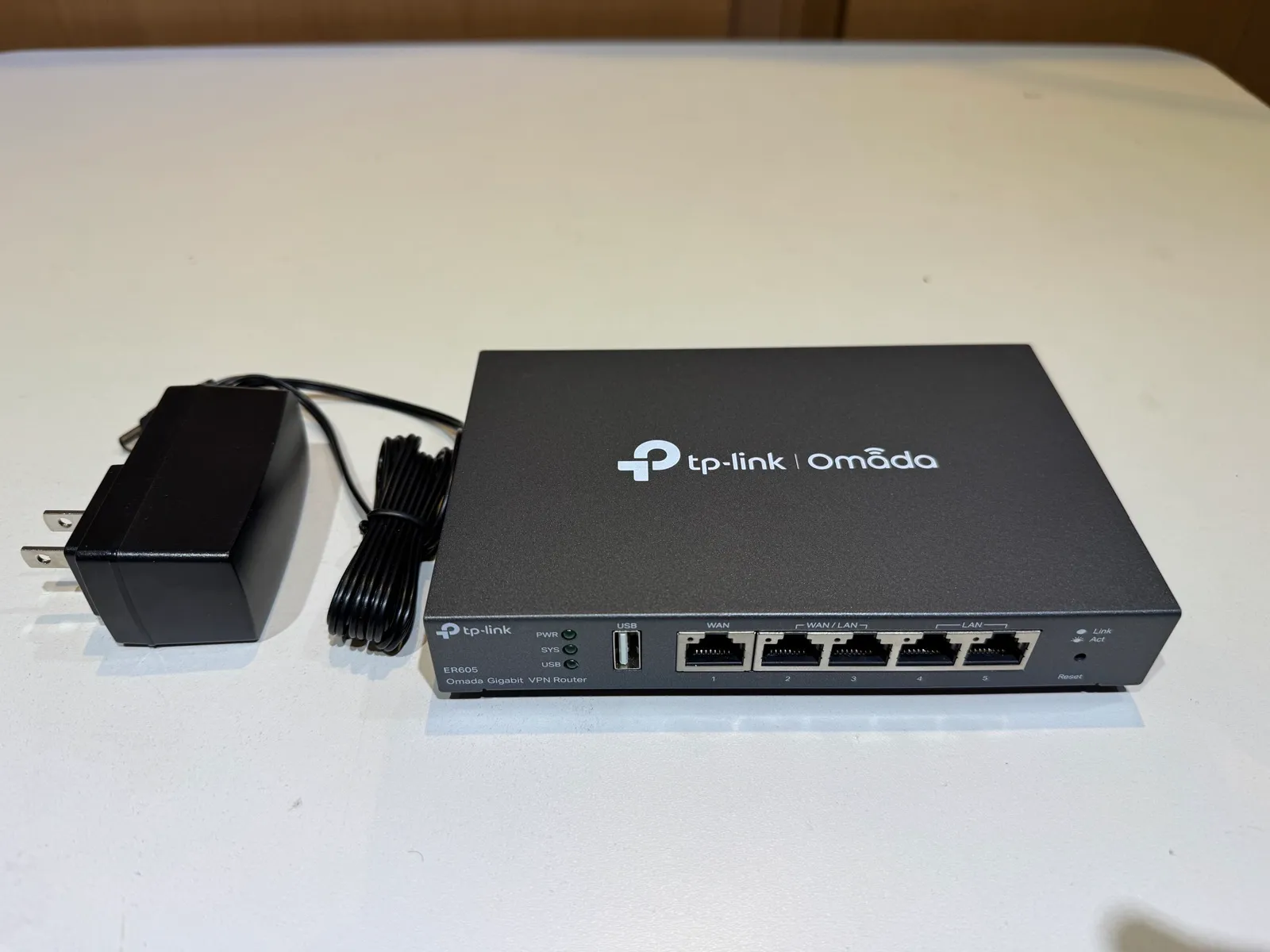 TP-Link Omada ER605 Gigabit VPN Router - Like New - Latest Firmware v2.4.3 - Gallery Image 1