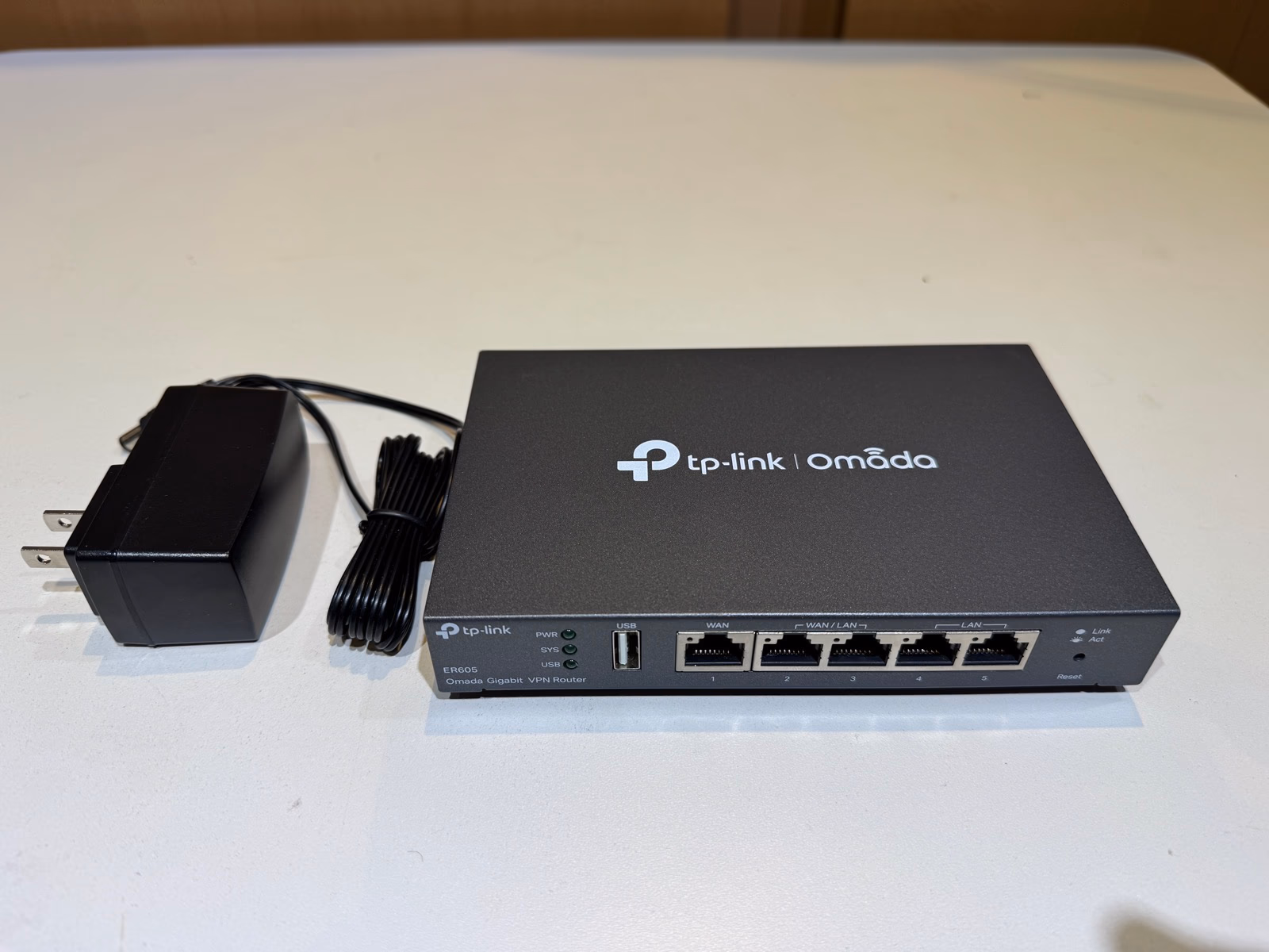 TP-Link Omada ER605 Gigabit VPN Router - Like New - Latest Firmware v2.4.3 - Primary View