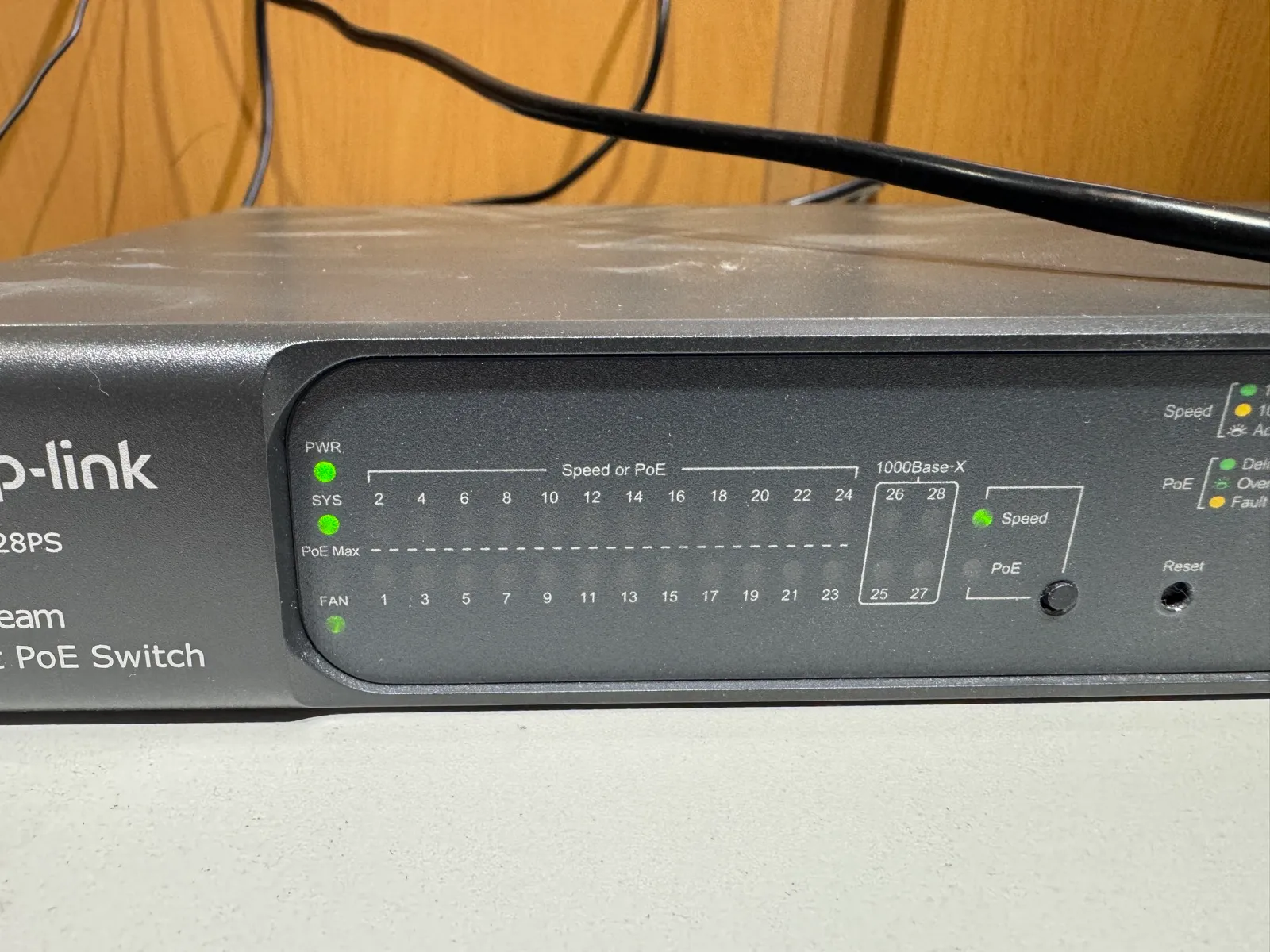 TP-Link JetStream 24-Port Gigabit Smart PoE+ Switch (T1600G-28PS / T1600G-S28) - Gallery Image 2