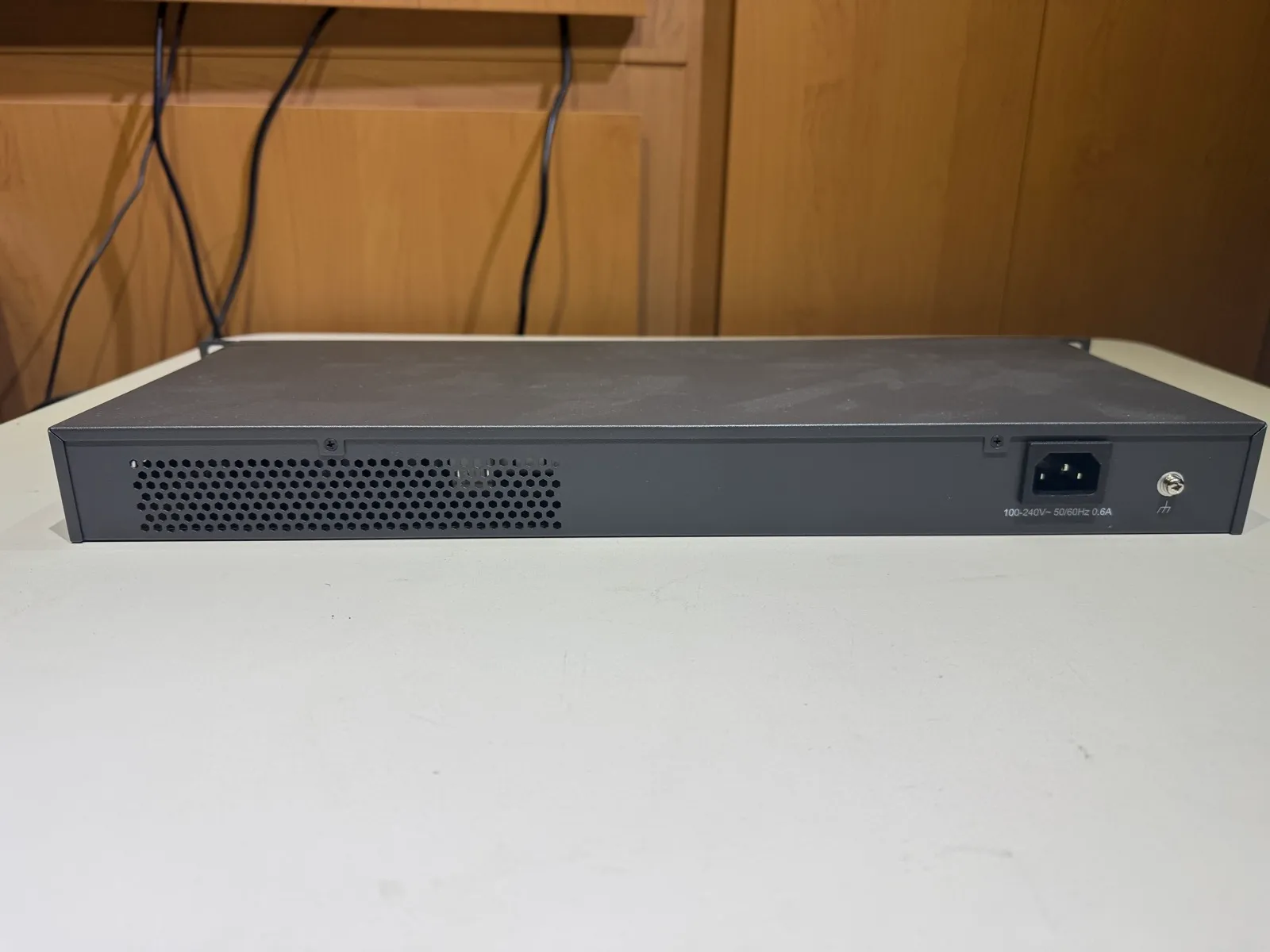 TP-Link 24-Port Gigabit Ethernet Unmanaged Switch (TL-SG1024) - Gallery Image 4