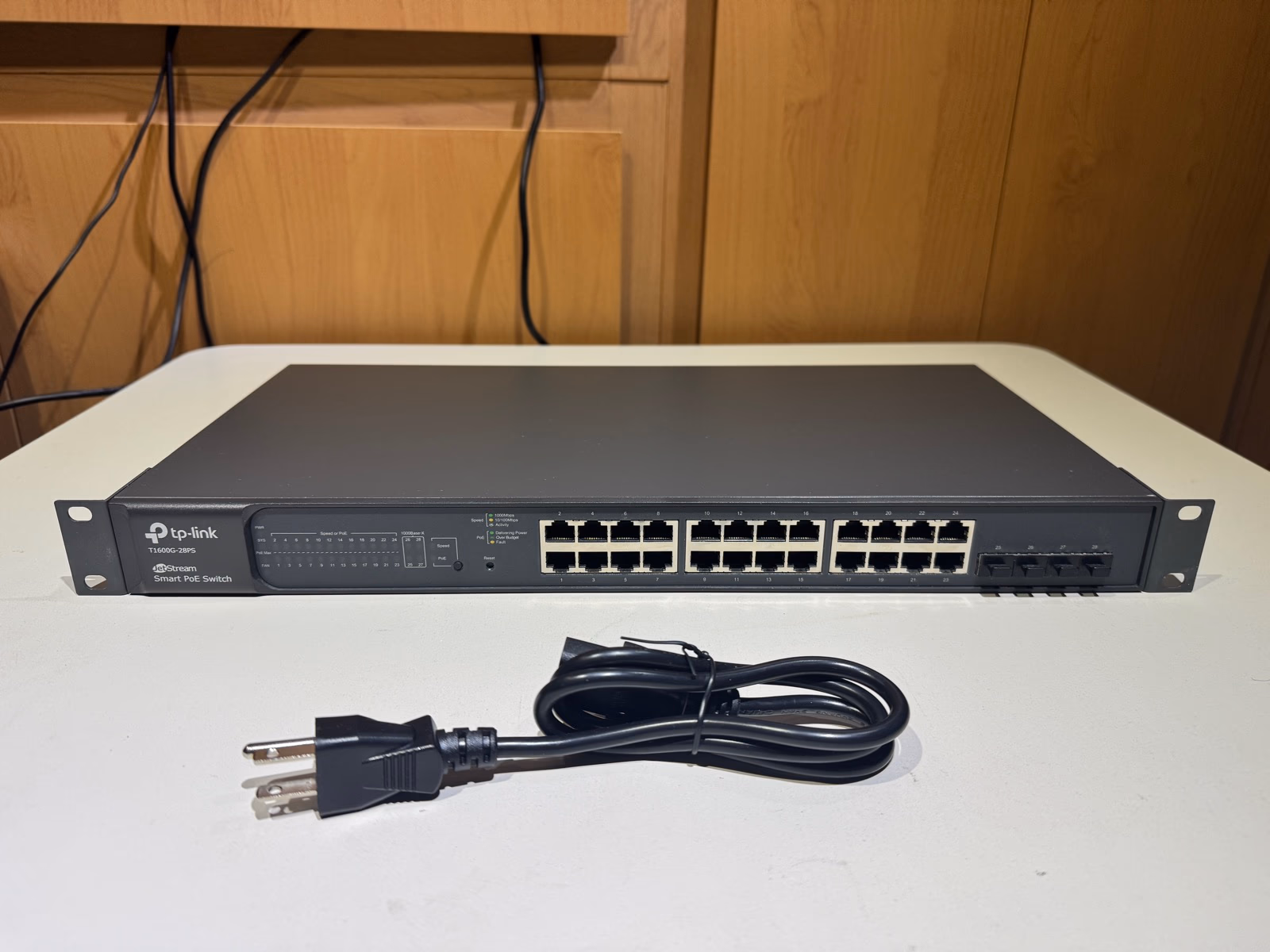 TP-Link JetStream 24-Port Gigabit Smart PoE+ Switch (T1600G-28PS / T1600G-S28) - Primary View