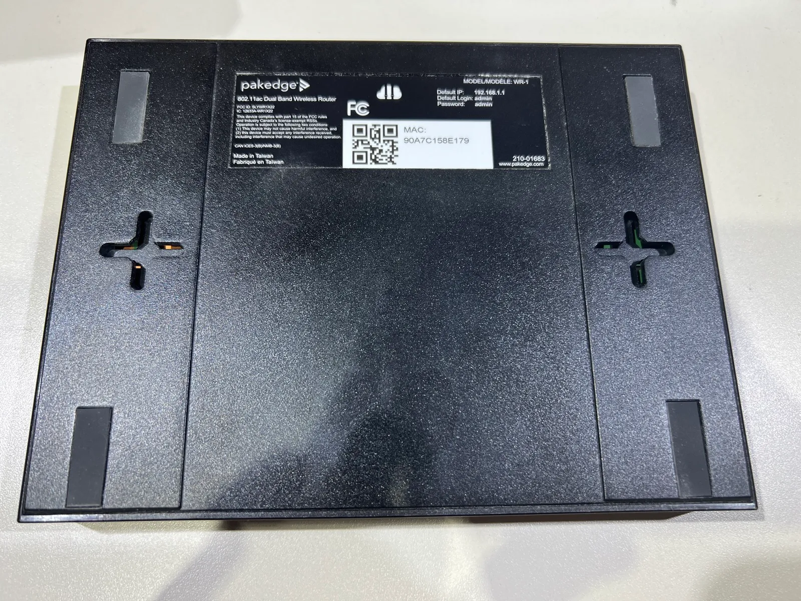 Pakedge WR-1 802.11ac Dual-Band Wireless Router - Gallery Image 7
